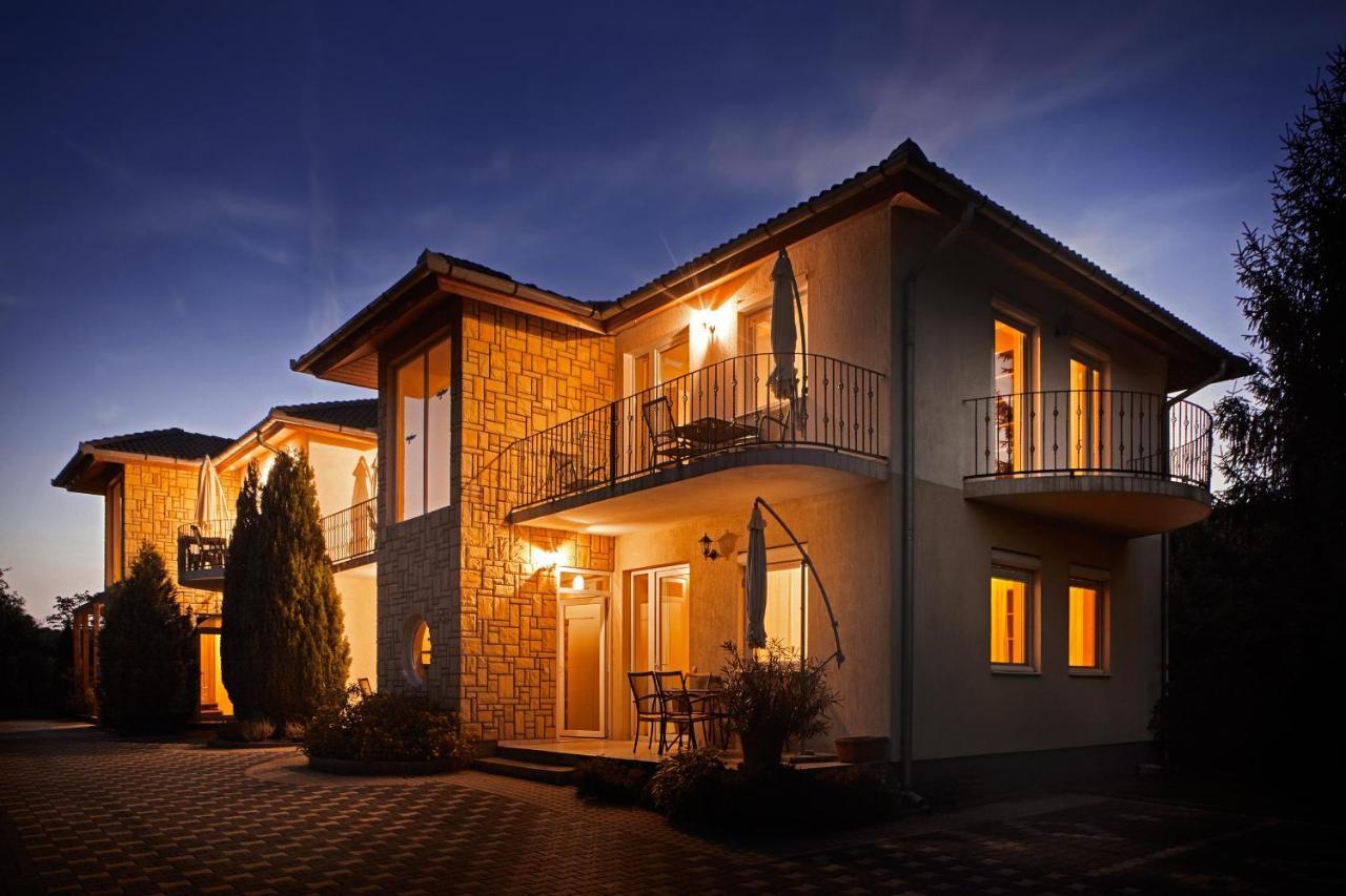 Balatonlelle Apartmanhaz Εξωτερικό φωτογραφία